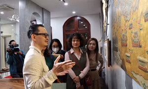 Khám phá thế giới nghệ thuật của họa sỹ Tạ Huy Long tại Xưởng thứ Bảy