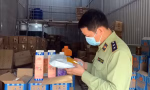 Tạm giữ hàng tấn nguyên liệu trà sữa để xác minh nguồn gốc