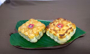 Bánh Trung thu truyền thống trở lại, vẹn nguyên giá trị quà tặng Tết đoàn viên