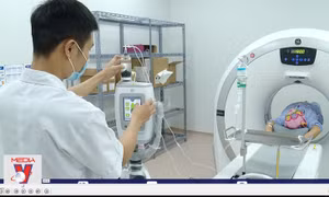 Thổi giá thiết bị y tế - lỗ hổng của xã hội hóa