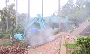 Phá dỡ 'cung điện' xây dựng trái phép tại Ba Vì