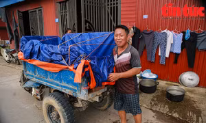 ‘Người vận chuyển nước sinh hoạt’ miễn phí cho bà con vùng ngập lụt