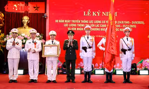 Lực lượng Cơ yếu và Thông tin liên lạc đón nhận Huân chương Bảo vệ Tổ quốc hạng Nhất