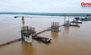 Hình ảnh cầu Hồng Hà dần lộ diện sau 8 tháng thi công