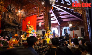 Tái hiện huyền thoại Thăng Long qua tour đêm ‘Tiếng chuông Trấn Vũ’
