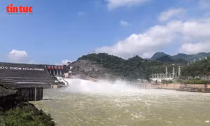 Hai hồ thủy điện lớn trên sông Hồng phải xả đáy khẩn cấp do mưa lũ dồn dập
