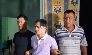 Khởi tố đối tượng giả danh công an lừa tiền, lừa tình