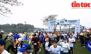 Hàng trăm y, bác sĩ tham gia giải chạy 'Run With Me - Cộng đồng khỏe'