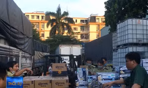 Kho hàng bia, sữa nhập lậu núp trong bãi xe