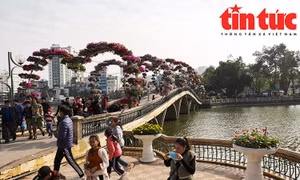 Công viên Thủ Lệ đông khách trong ngày đầu năm mới 2023