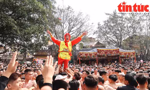 Tưng bừng lễ hội rước pháo làng Đồng Kỵ
