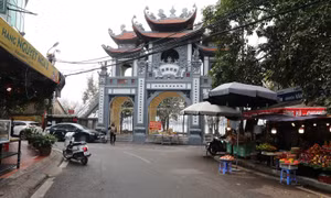 Đền, chùa Hà Nội vắng lặng trước ngày rằm tháng Giêng