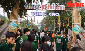 Náo nhiệt 'Chợ phiên vùng cao - Chào năm mới 2024' tại Làng Văn hóa