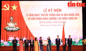 Nhà in Báo Nhân Dân kỷ niệm 70 năm truyền thống và đón nhận Huân chương Lao động hạng Ba