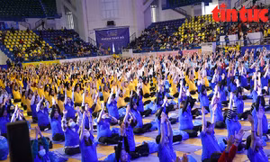800 mẹ bầu đồng diễn, xác lập kỷ lục nhiều người tập Yoga nhất Việt Nam
