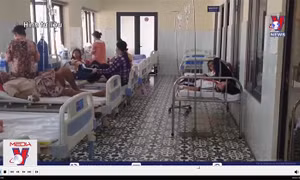 Cảnh báo an toàn vệ sinh thực phẩm nơi cổng trường