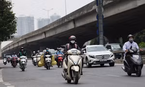 Tuần đầu tiên giãn cách toàn xã hội: Người Hà Nội vẫn ra đường đông
