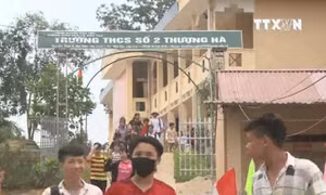 Tạm đình chỉ công tác thầy giáo bị tố quan hệ với học sinh ở Lào Cai