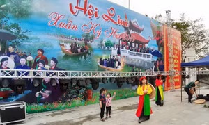 Lắp đặt hàng chục nhà vệ sinh, thùng rác lưu động phục vụ Hội Lim