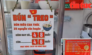 ‘Phở treo’, ‘bún treo’ lan tỏa yêu thương giữa lòng Hà Nội