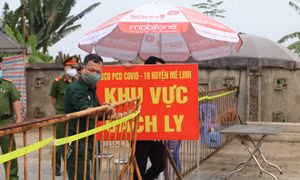 Lập 9 chốt chặn người ra -vào thôn Hạ Lôi để cách ly phòng chống dịch COVID-19 