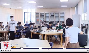 Rộng mở ‘cánh cửa’ cho các học sinh trượt lớp 10 công lập