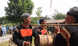 Độc đáo lễ cúng lên nhà Rông mới của đồng bào Gia Rai 