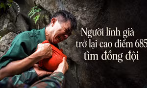 Những giọt nước mắt của người lính già khi trở lại cao điểm 685 tìm đồng đội