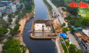 Đập dâng đầu tiên trên sông Tô Lịch thành hình sau 2 tháng thi công