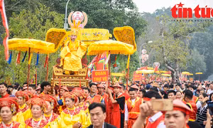 Đặc sắc nghi lễ rước 'Vua, chúa sống' tại Lễ hội đền Sái