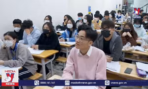 Áp lực ôn thi của học sinh lớp 12 nhân đôi