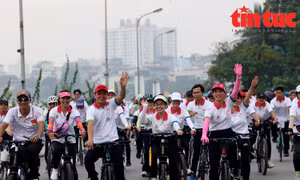 7.000 người tham dự Ngày hội đạp xe Hành trình xanh 'Sắc sen Tây Hồ'