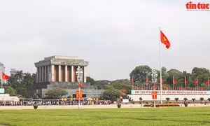 Cán bộ, nhân viên các cơ quan đại diện Việt Nam tại Nam Phi quyết tâm làm theo lời Bác