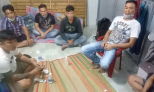 Kiên Giang bắt ổ đánh bạc tàng trữ nhiều súng, dao, mã tấu