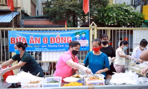 Những bữa cơm '0 đồng' ấm tình người trong mùa dịch
