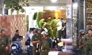 Khám xét nhà đối tượng gọi giang hồ bao vây xe ô tô chở cán bộ công an Đồng Nai