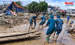 Người lính Ra đa giúp bà con Lạng Sơn ổn định cuộc sống sau bão