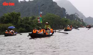 Dừng hoạt động hết mùa lễ hội với lái đò bị tố vòi tiền, chặt chém