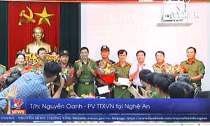 Khen thưởng lực lượng bắt giữ đối tượng 'ôm' lựu đạn cố thủ