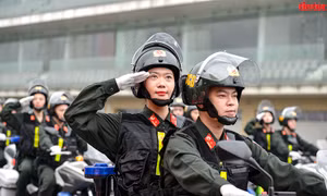 Cảnh sát cơ động diễu hành, biểu dương lực lượng trong lễ kỷ niệm 50 năm Ngày truyền thống
