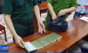 Sơn La: Bắt quả tang 4 đối tượng người Lào mua bán, vận chuyển trái phép 10 bánh heroin