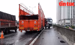 Xe đầu kéo mất lái đâm thẳng vào lan can đường vành đai 3 trên cao