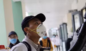 Hà Nội: Phun thuốc khử trùng trường học phòng dịch do virus Corona