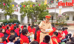 Tuyên truyền về an toàn giao thông cho gần 15.000 học sinh, giáo viên quận Bắc Từ Liêm.