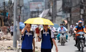 Thời tiết ngày 20/5: Nắng nóng kéo dài từ Thanh Hóa đến Phú Yên, Nam Bộ mưa dông rải rác