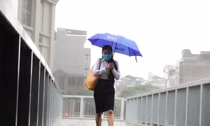 Thời tiết ngày 29/4: Không khí lạnh gây mưa dông diện rộng, Bắc Bộ trời chuyển mát