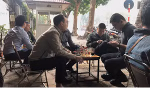 Nhiều điểm công cộng vẫn 'ngột ngạt' khói thuốc