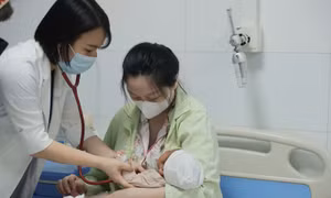 Gia tăng ca mắc COVID-19 ở cả người lớn và trẻ em