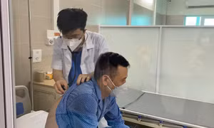 Bác sĩ hướng dẫn cách phân biệt giữa việc bị sốt xuất huyết và mắc COVID-19