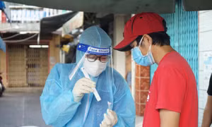 Các địa phương đang giãn cách xã hội xem xét hướng dẫn người dân tự lấy mẫu xét nghiệm SARS-CoV-2
